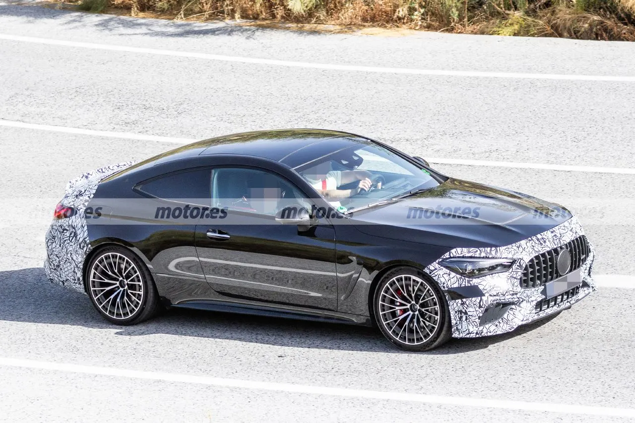 Cazado el nuevo Mercedes-AMG CLE 63 sin su corazón híbrido, el regreso del V8 biturbo abre una puerta hasta ahora no contemplada5