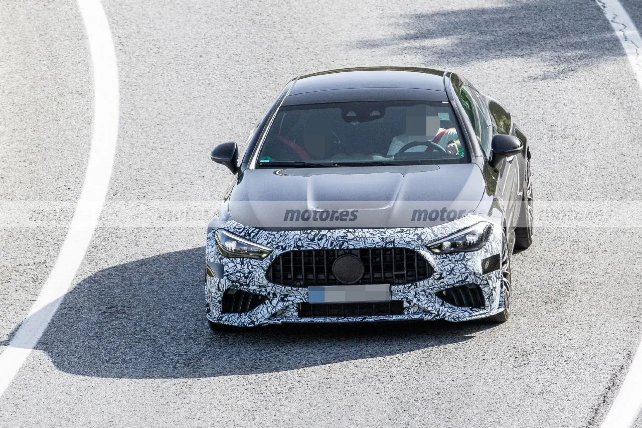 Cazado el nuevo Mercedes-AMG CLE 63 sin su corazón híbrido, el regreso del V8 biturbo abre una puerta hasta ahora no contemplada9