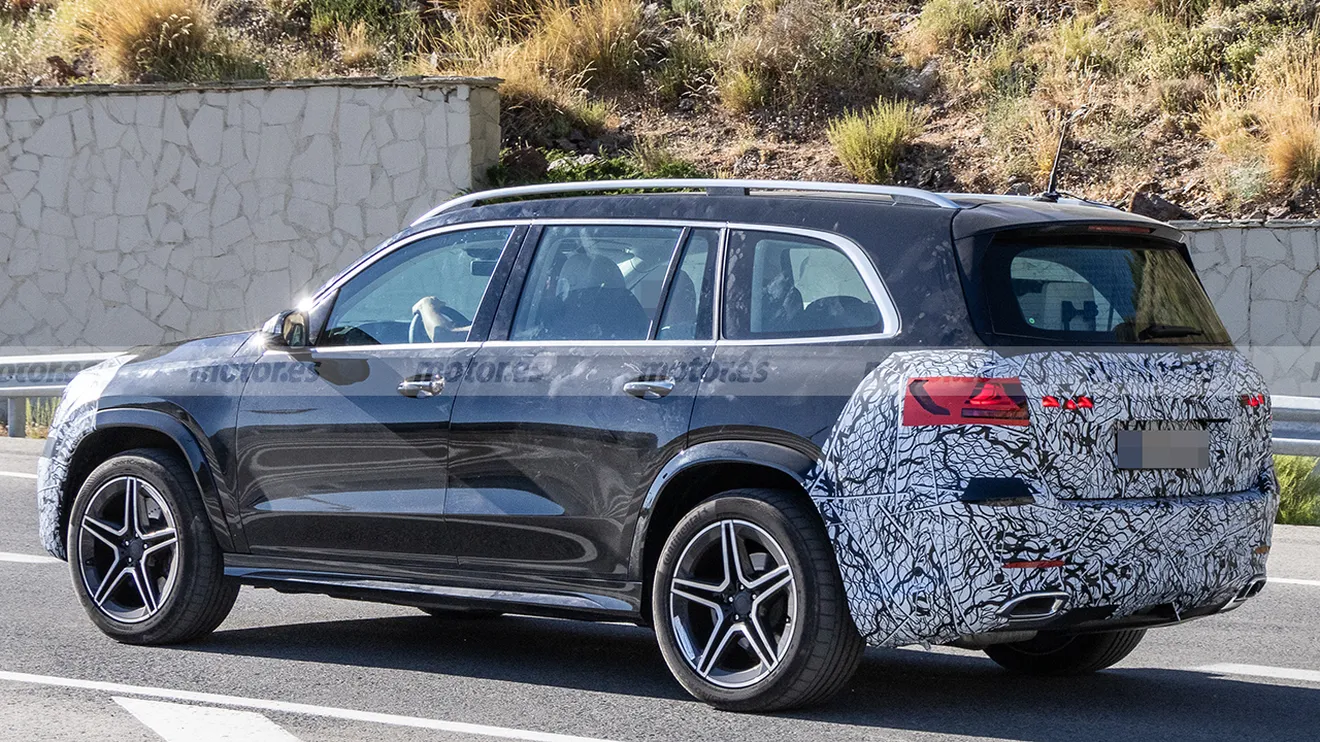 Cazado el nuevo Mercedes GLS 2026, la tercera generación del SUV de lujo sufrirá un nuevo «facelift»7