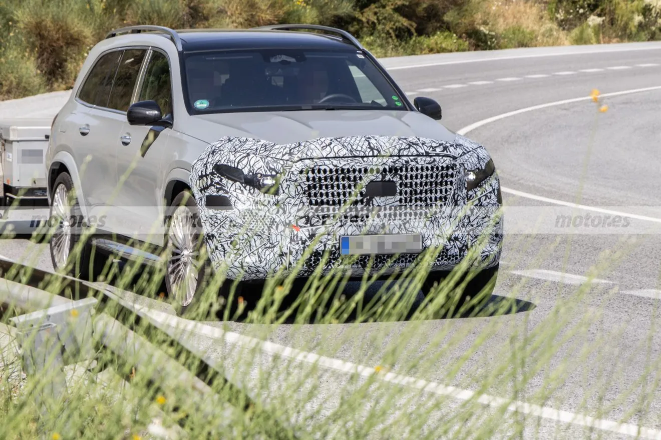 El Mercedes-Maybach GLS 2026 vuelve a posar en fotos espía, un SUV con tecnología de vanguardia para superar al lujoso Cullinan0