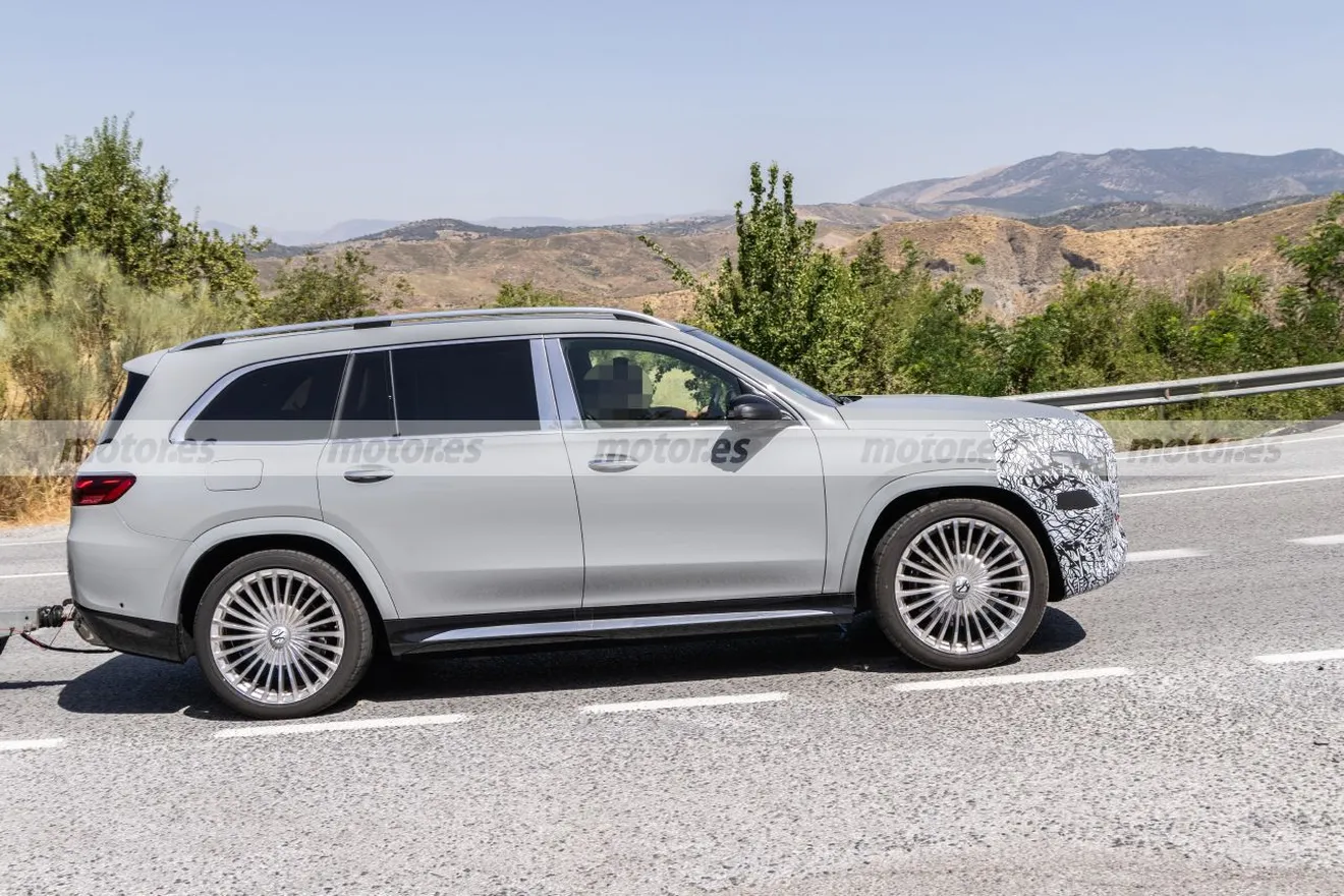 El Mercedes-Maybach GLS 2026 vuelve a posar en fotos espía, un SUV con tecnología de vanguardia para superar al lujoso Cullinan4