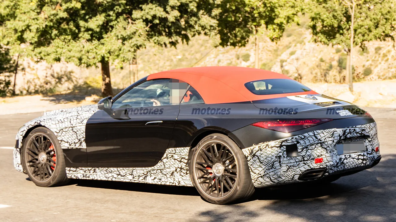 El esperado descapotable de Maybach está en marcha, primeras fotos espía del Mercedes-AMG SL más lujoso y señorial9