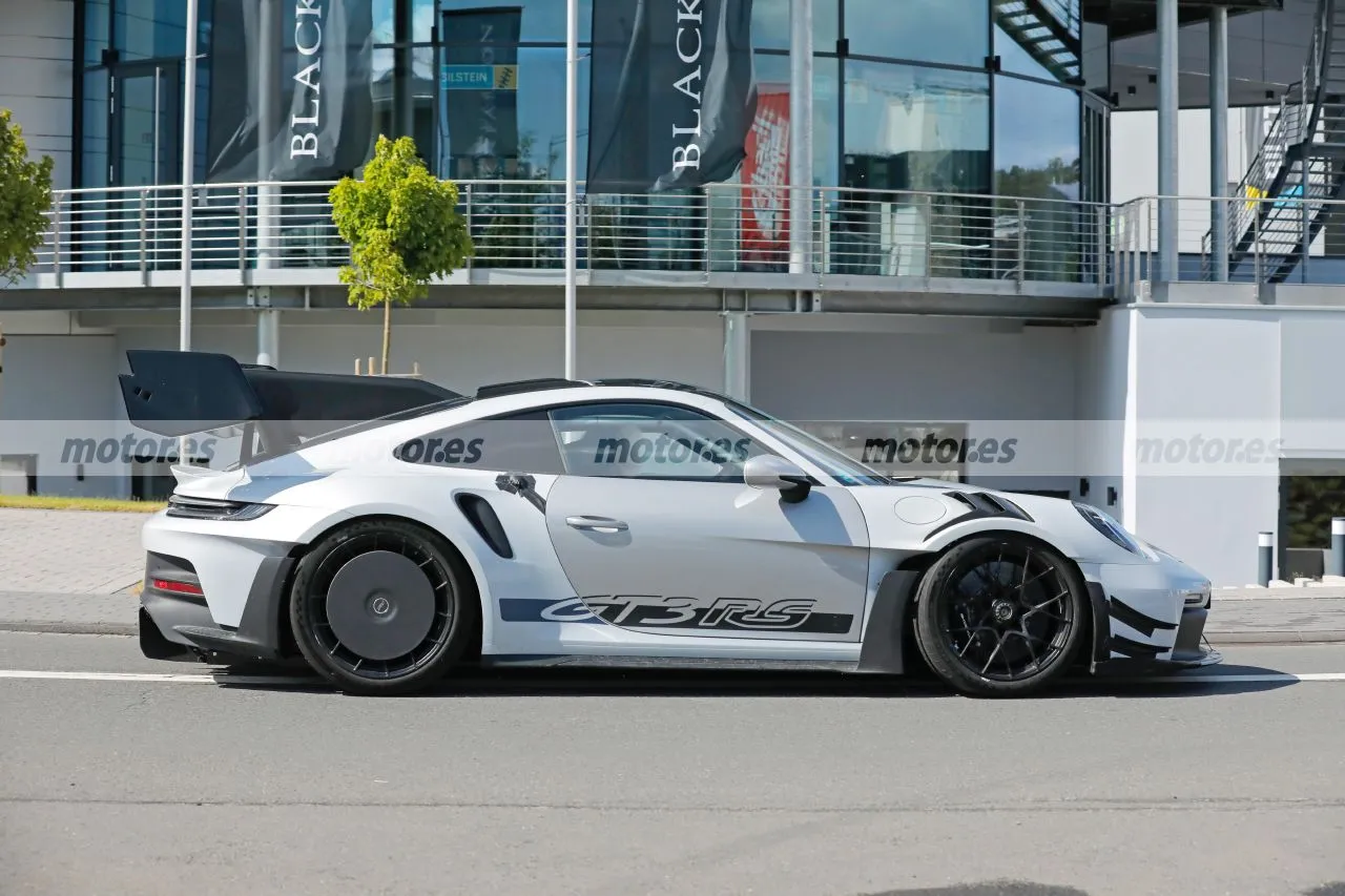 porsche-911-gt3-rs-mr-manthey-kit-fotos-espia-2024103196-1720783944_13.jpg