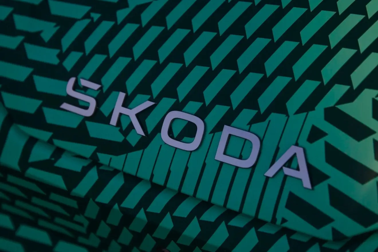 La filtración que Skoda quería evitar, al desnudo el interior del nuevo Elroq, el Karoq eléctrico que llega en 2025