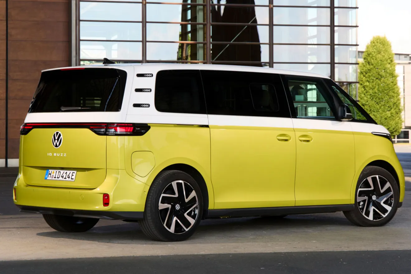 Volkswagen revoluciona su microbús eléctrico, el ID. BUZZ 2025 refuerza su posición frente al Multivan con un notable equipamiento