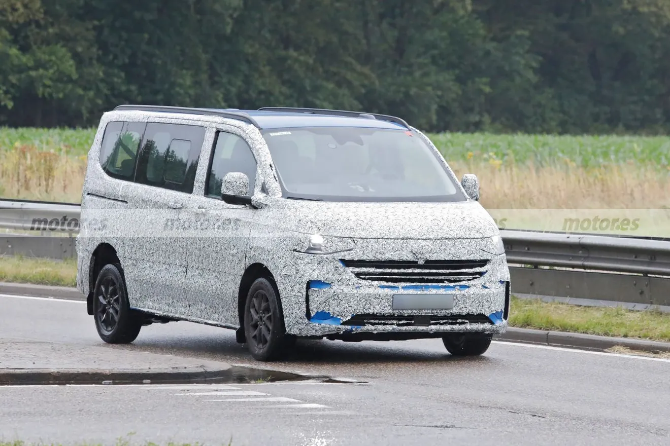 La nueva Volkswagen Transporter vuelve a verse en fotos espía, la furgoneta alemana basada en la Transit se destapa cada vez más0