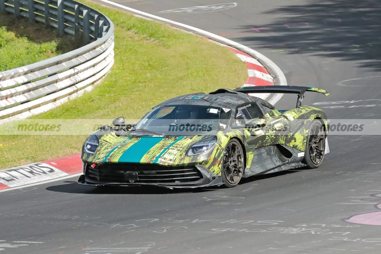 El Aston Martin Valhalla más radical da la sorpresa en estas fotos espía en Nürburgring, un hypercar híbrido de +1.000 CV3