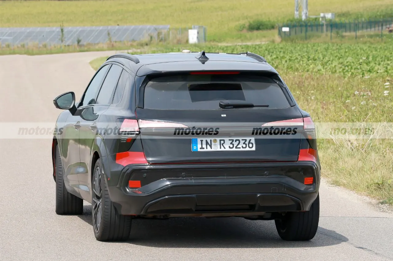 Saluda al nuevo Audi Q3 S line 2025, el SUV compacto de la marca de los cuatro aros se destapa (casi) por completo en estas fotos espía13