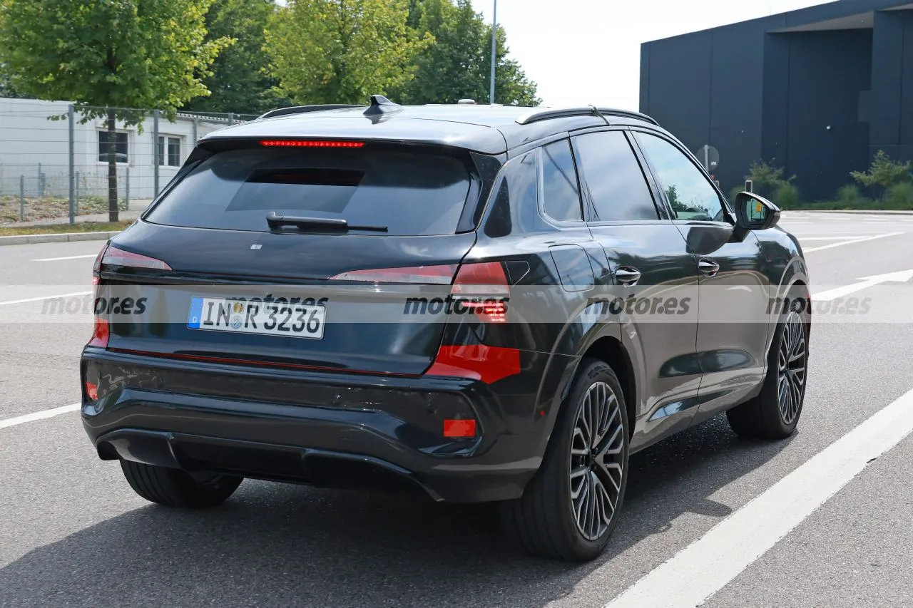 Saluda al nuevo Audi Q3 S line 2025, el SUV compacto de la marca de los cuatro aros se destapa (casi) por completo en estas fotos espía27