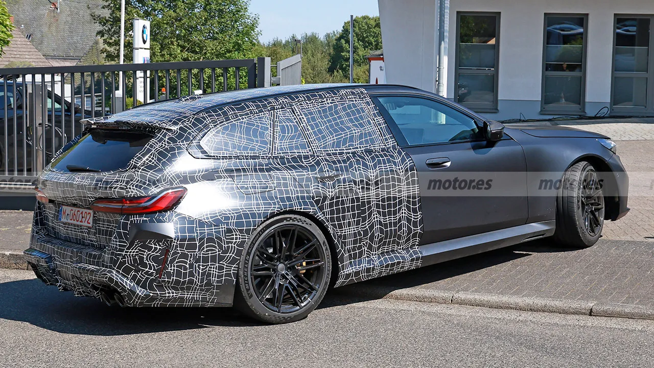 El nuevo BMW M5 Touring pierde gran parte de su camuflaje a falta de pocos días para su presentación7