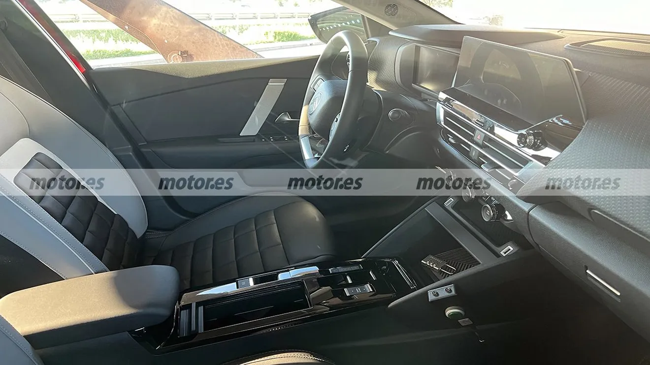 Asómate al interior del nuevo Citroën C4 Facelift en estas fotos espía, el compacto estrenará novedades en unos meses 12