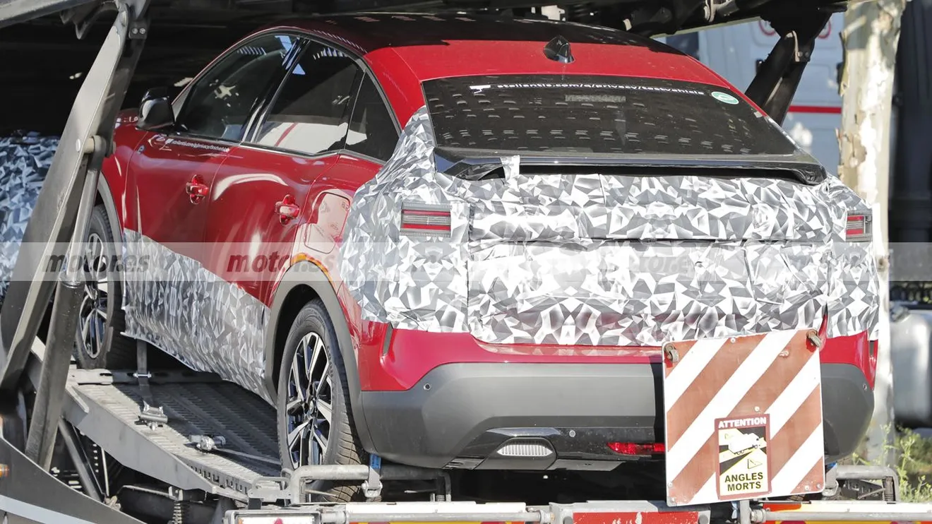 [Imagen: citroen-c4-facelift-2025-fotos-espia-int...877_22.jpg]