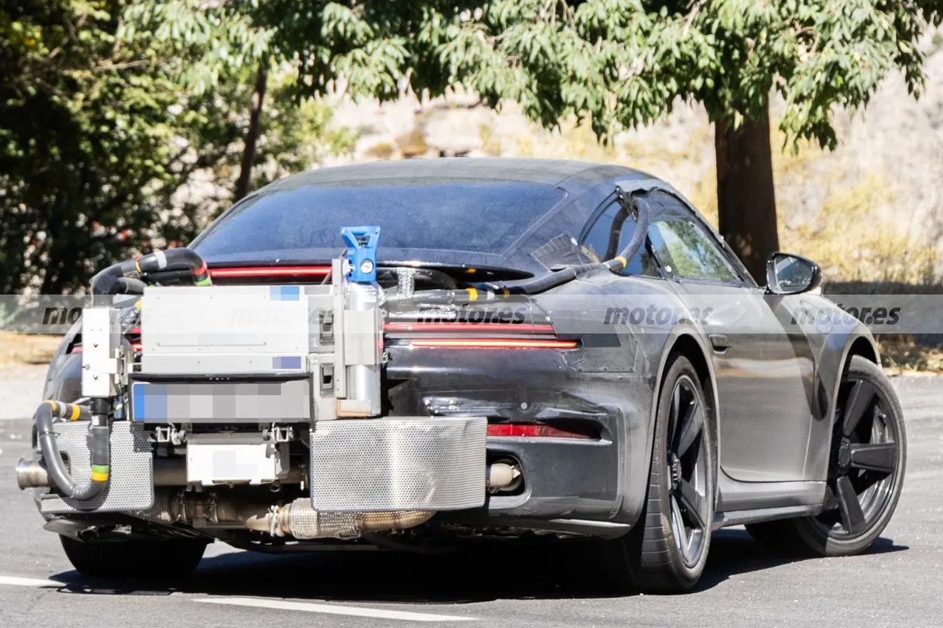 Foto espía Porsche 911 Turbo 2025