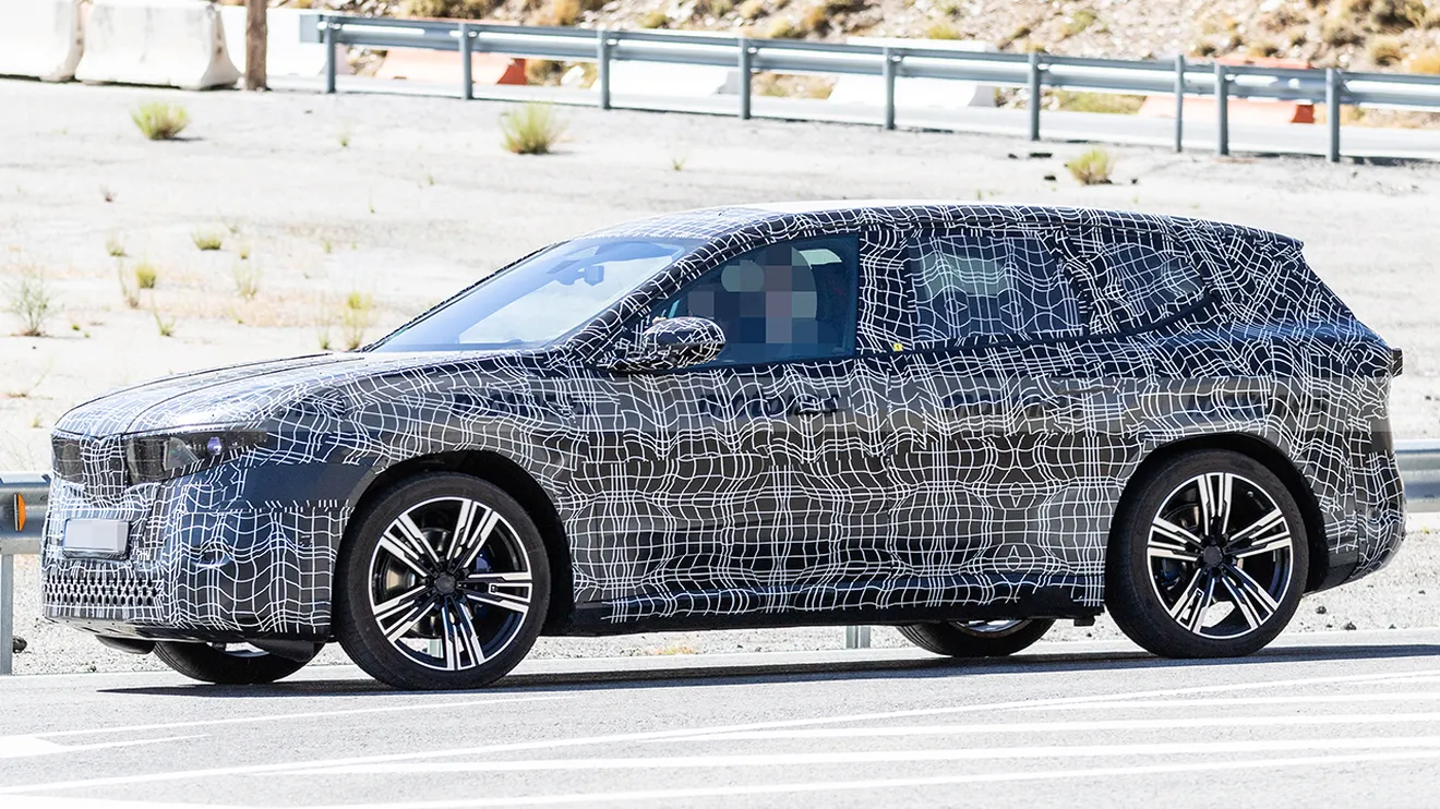 Nuevas fotos espía del BMW iX3 2026, el tecnológico interior queda parcialmente al descubierto10