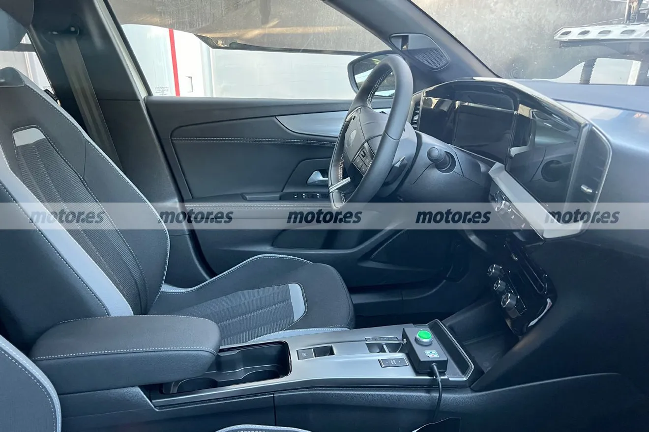 Fotos espía Opel Mokka Facelift 2025