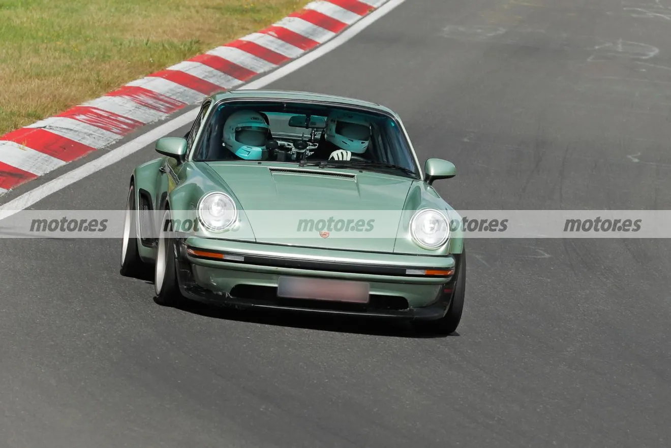 No es un clásico cualquiera, el nuevo Singer 930 Turbo se enfrenta a la exigencia de Nürburgring en sus primeras pruebas y fotos espía