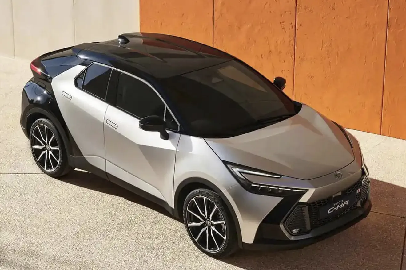 «Son la mejor alternativa a los eléctricos». Toyota quiere más híbridos en USA, una fórmula de éxito como ya ha demostrado en Europa