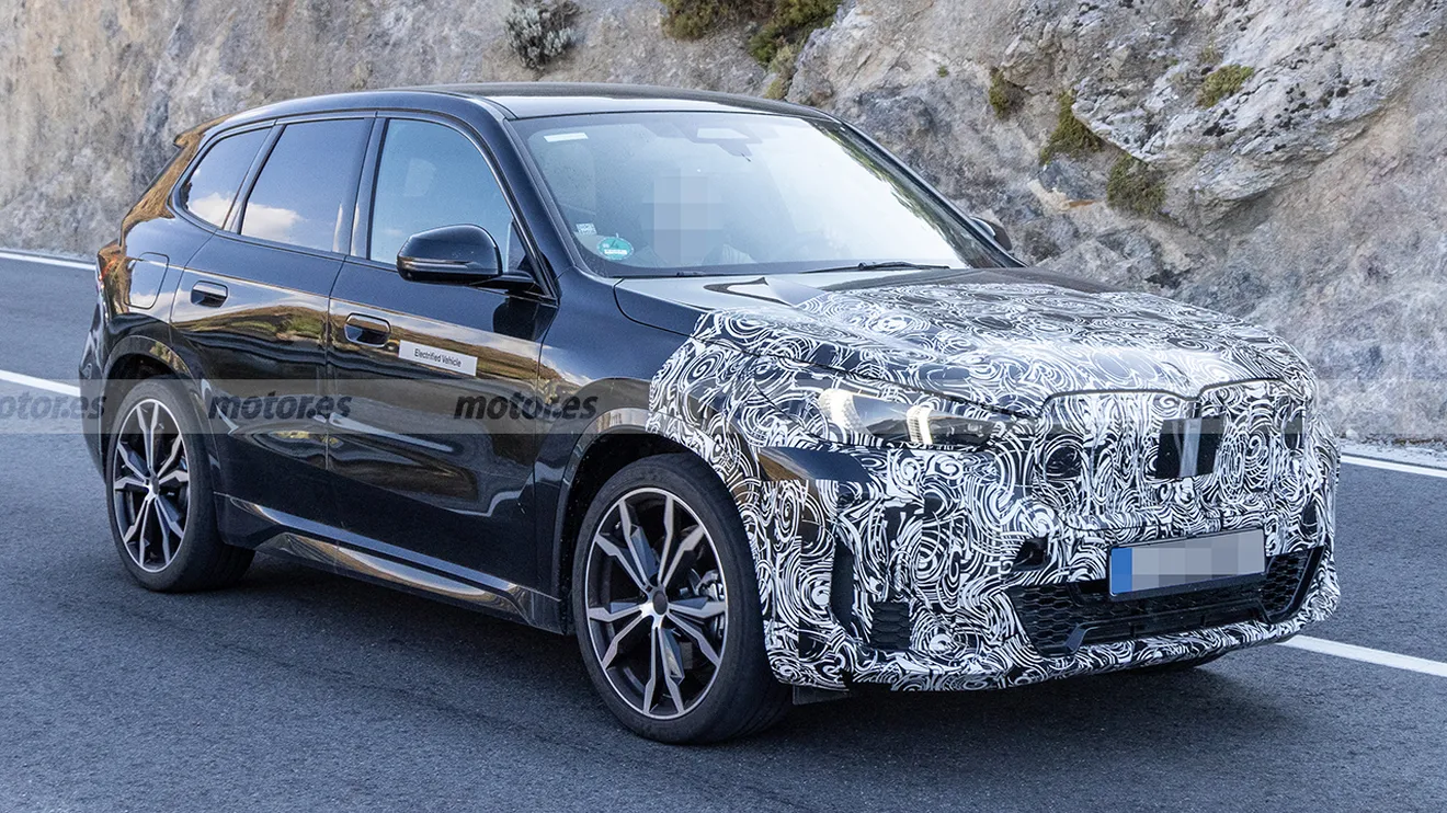 BMW iX1 2026, comienza el desarrollo del «facelift» y estas son sus primeras fotos espía