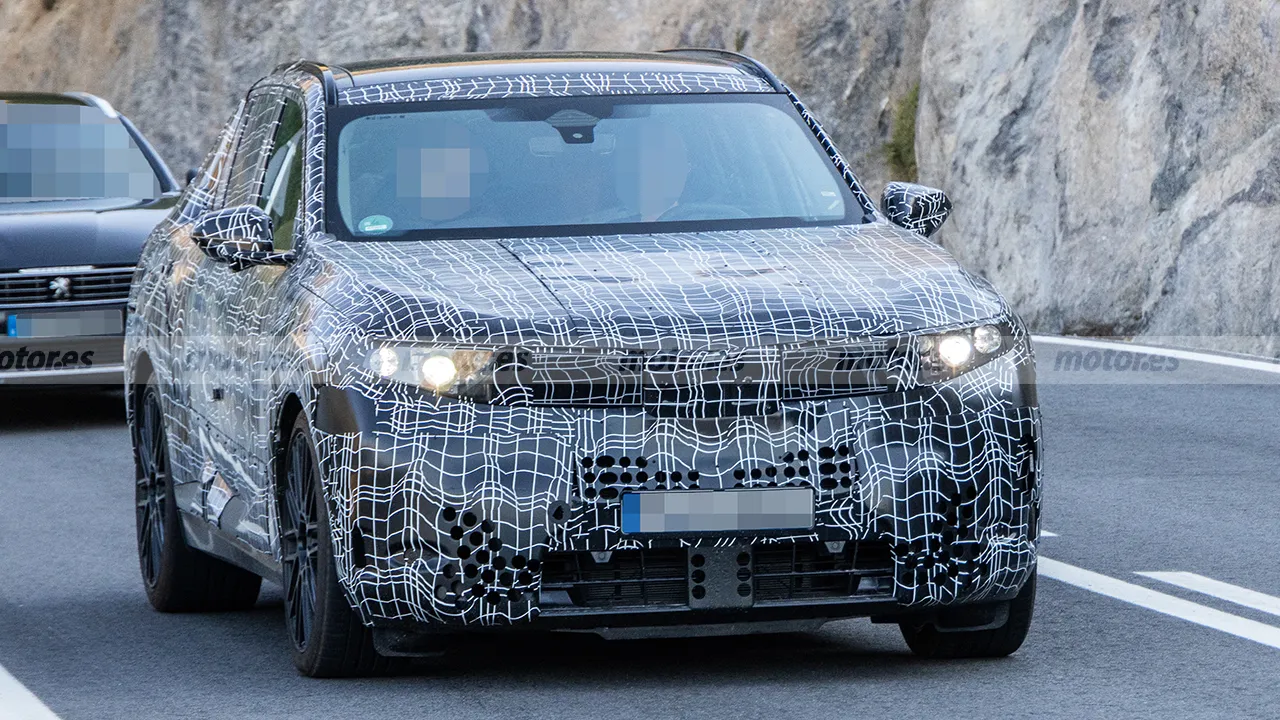 El nuevo BMW X5 M60e es cazado poniendo a punto su potente motor con una tecnología clave 1