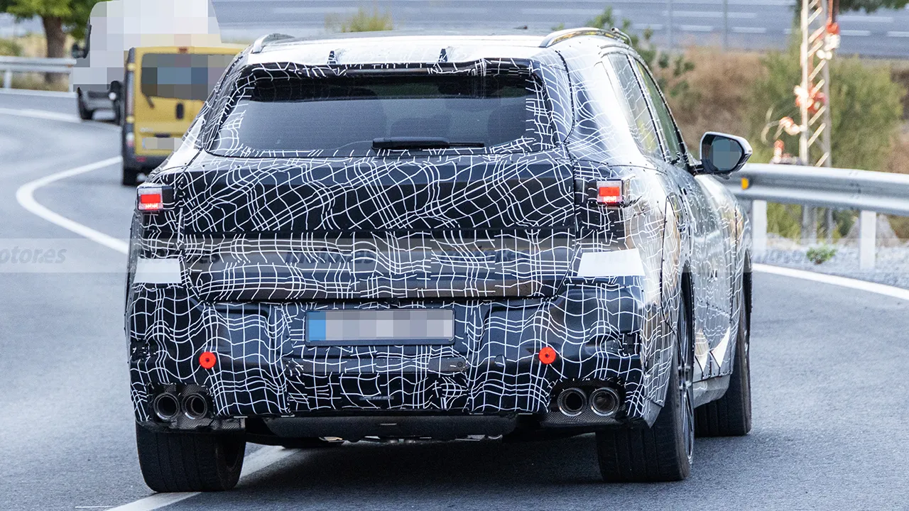 El nuevo BMW X5 M60e es cazado poniendo a punto su potente motor con una tecnología clave 14