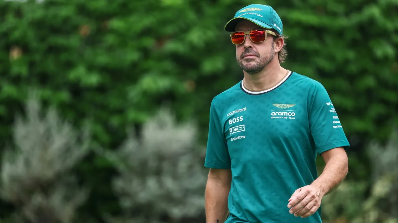 Fernando Alonso pide ayuda y avisa, no está dispuesto a esperar a Newey: «Voy al 100 % para superar la falta de ritmo»