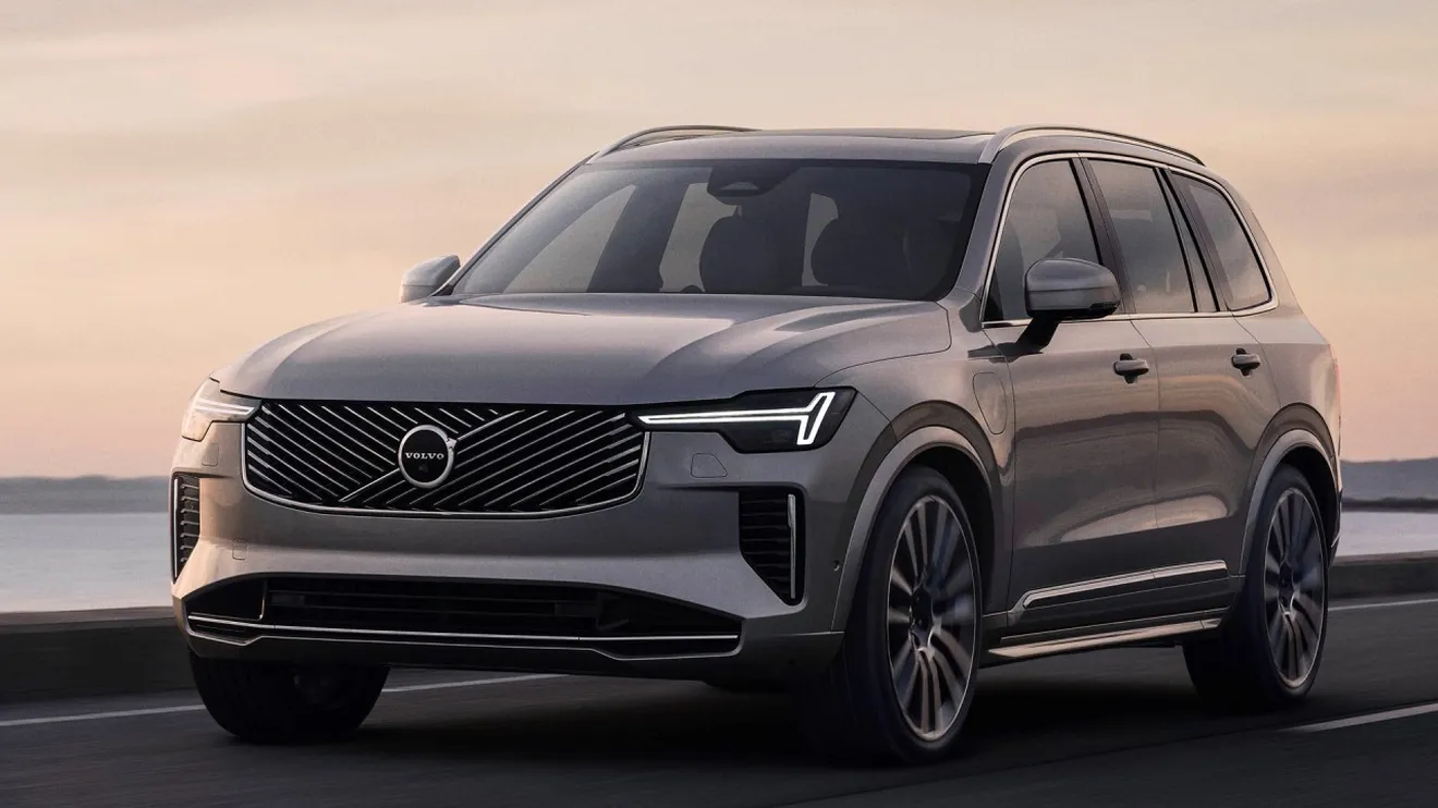 Larga vida al Volvo XC90, el gran SUV sueco se reinventa con un nuevo estilo, tecnología y eficientes motores