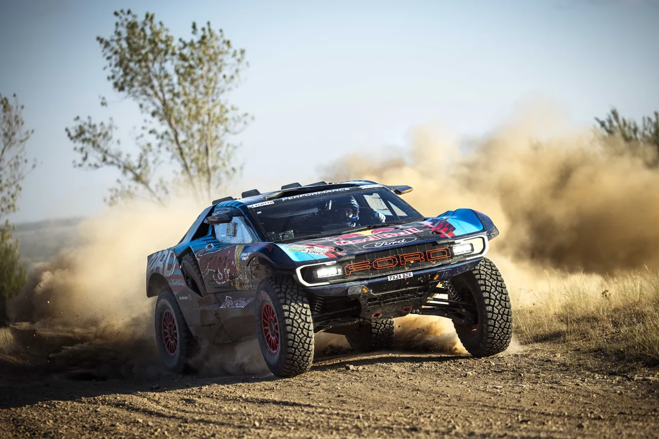 Ford completa su 'Dream Team' para asaltar el Dakar 2025 con Mattias Ekström y Mitch Guthrie Jr.