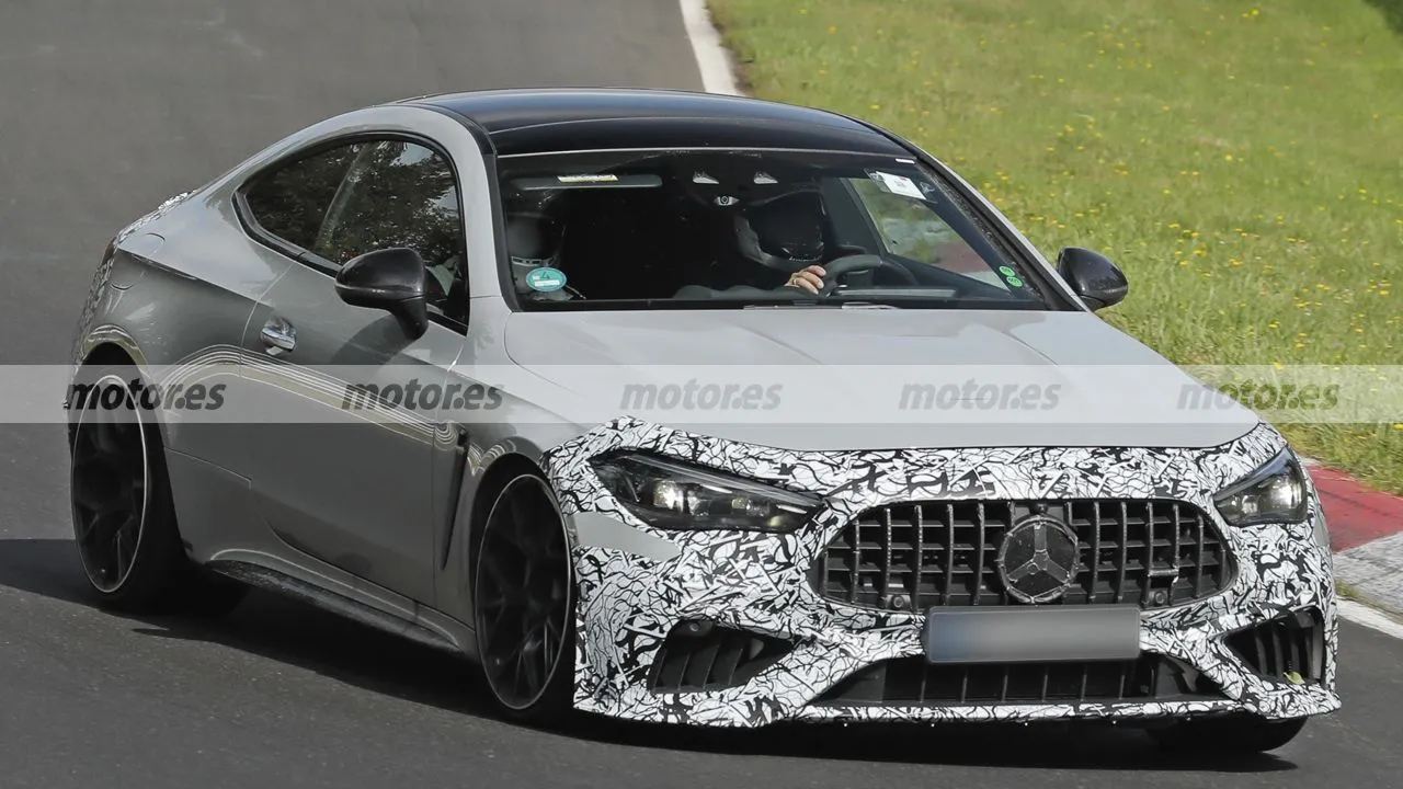 El Mercedes CLE AMG más potente y radical estrena su motor V8 ECO en unas nuevas pruebas en Nürburgring 1