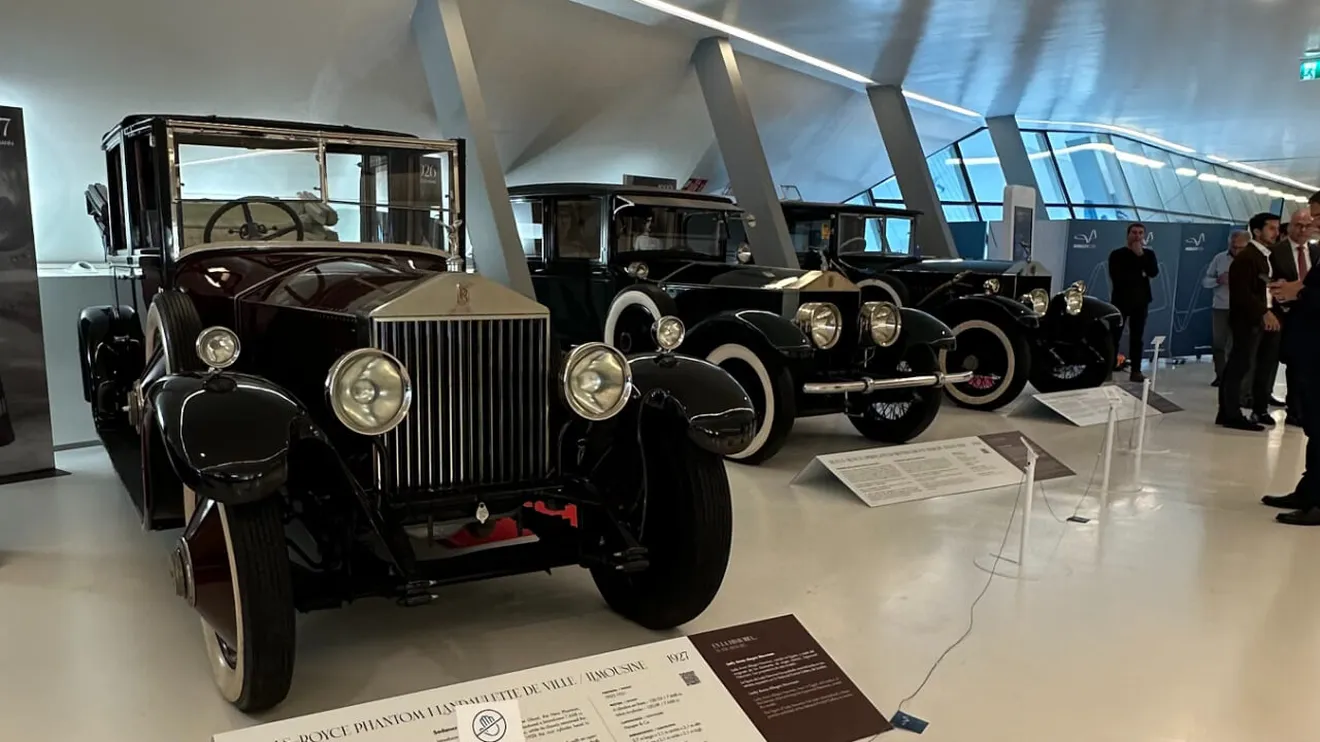 Zaragoza reúne 16 clásicos de Rolls-Royce en una exposición irrepetible