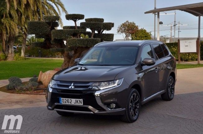 Mitsubishi Outlander PHEV 2016