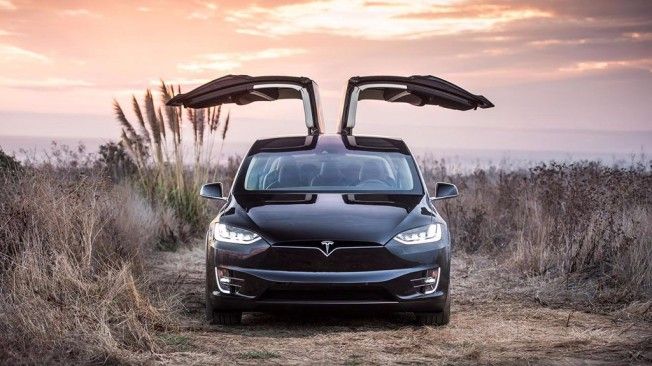 Tesla Model X - frontal