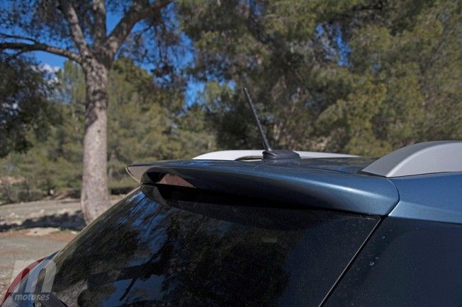 Hyundai i20 Active - spoiler de techo