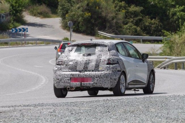 Renault Clio 2017 - foto espía