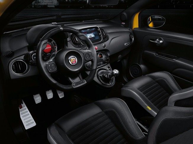 Abarth 595 2016 - interior