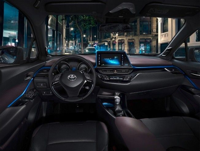 Toyota C-HR - interior