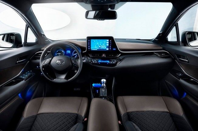 Toyota C-HR - interior