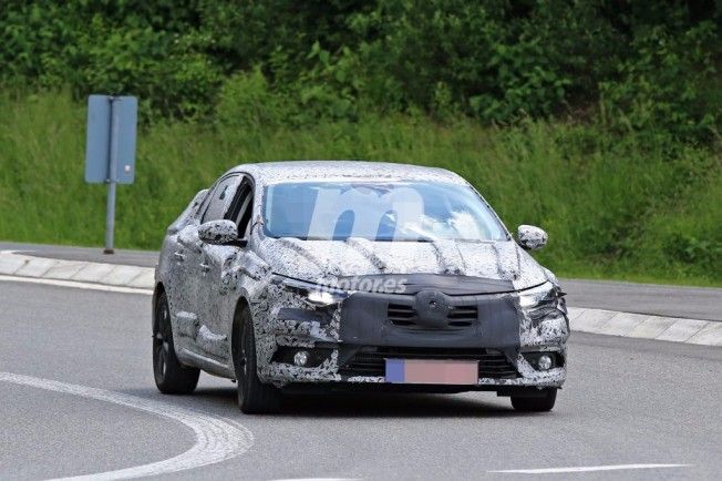 Renault Mégane Sedán 2017 - foto espía