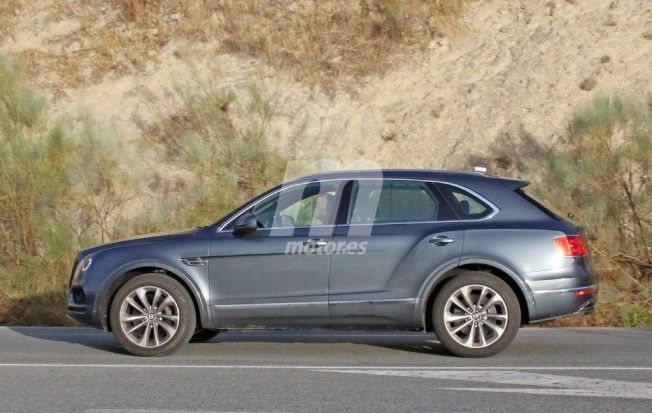 Bentley Bentayga Diesel - foto espía lateral