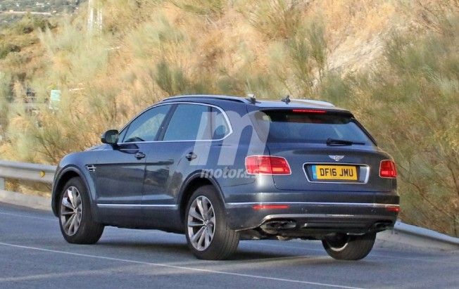 Bentley Bentayga Diesel - foto espía posterior