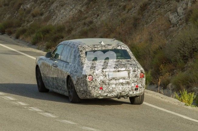 Rolls-Royce Phantom 2018 - foto espía posterior