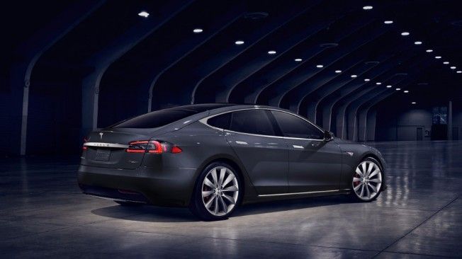 Tesla Model S - posterior