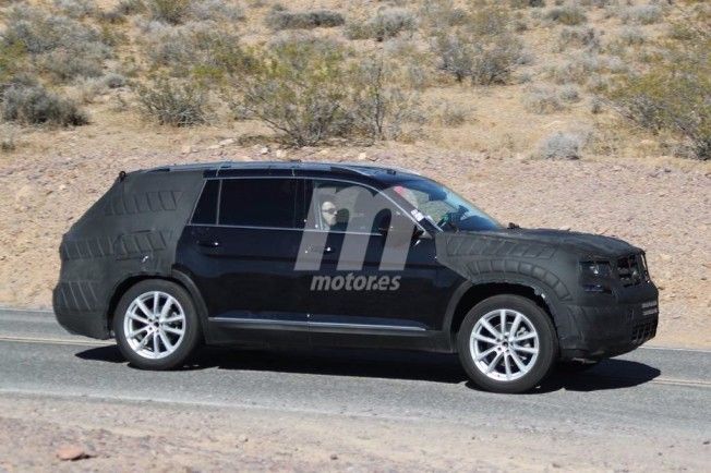 Volkswagen CrossBlue 2017 - foto espía lateral