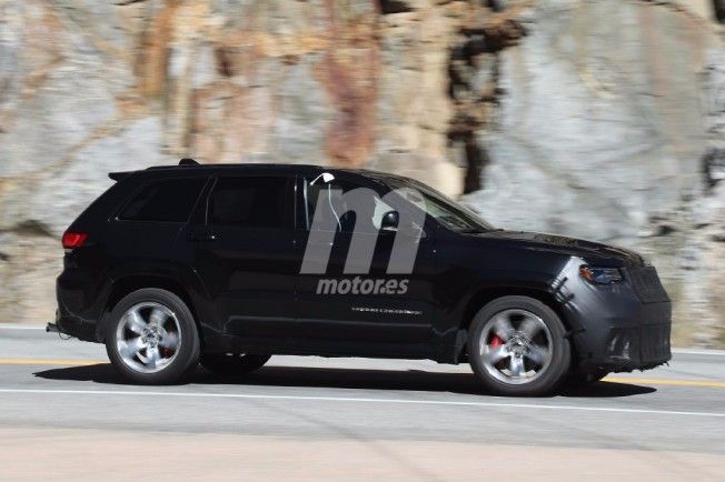 Jeep Grand Cherokee Trackhawk 2018 - foto espía lateral