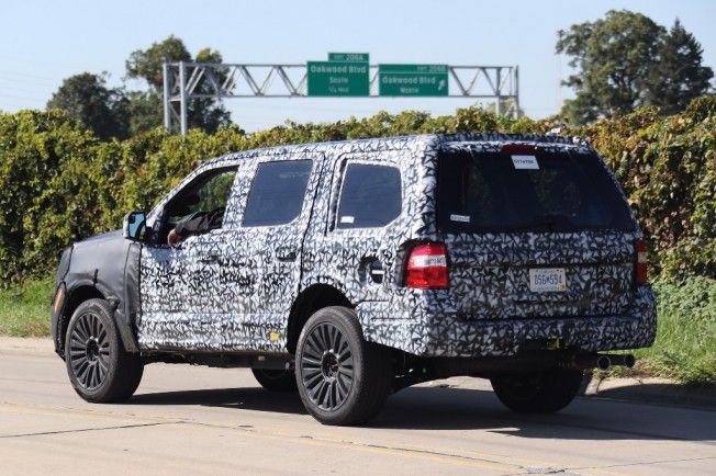 Lincoln Navigator 2018 - foto espía posterior