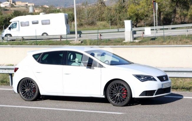 SEAT León Cupra 2017 - foto espía lateral