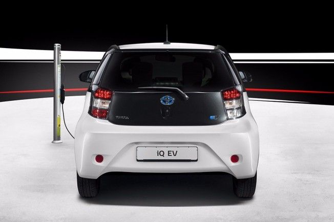 Toyota iQ EV - posterior