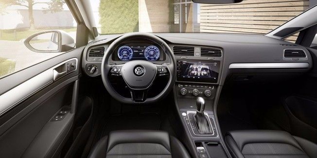 Volkswagen e-Golf 2017 - interior