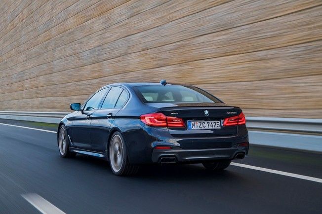 BMW M550i xDrive - posterior