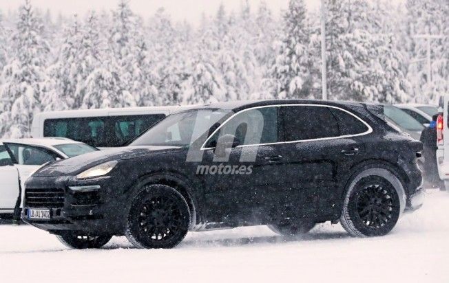 Porsche Cayenne 2018 - foto espía lateral