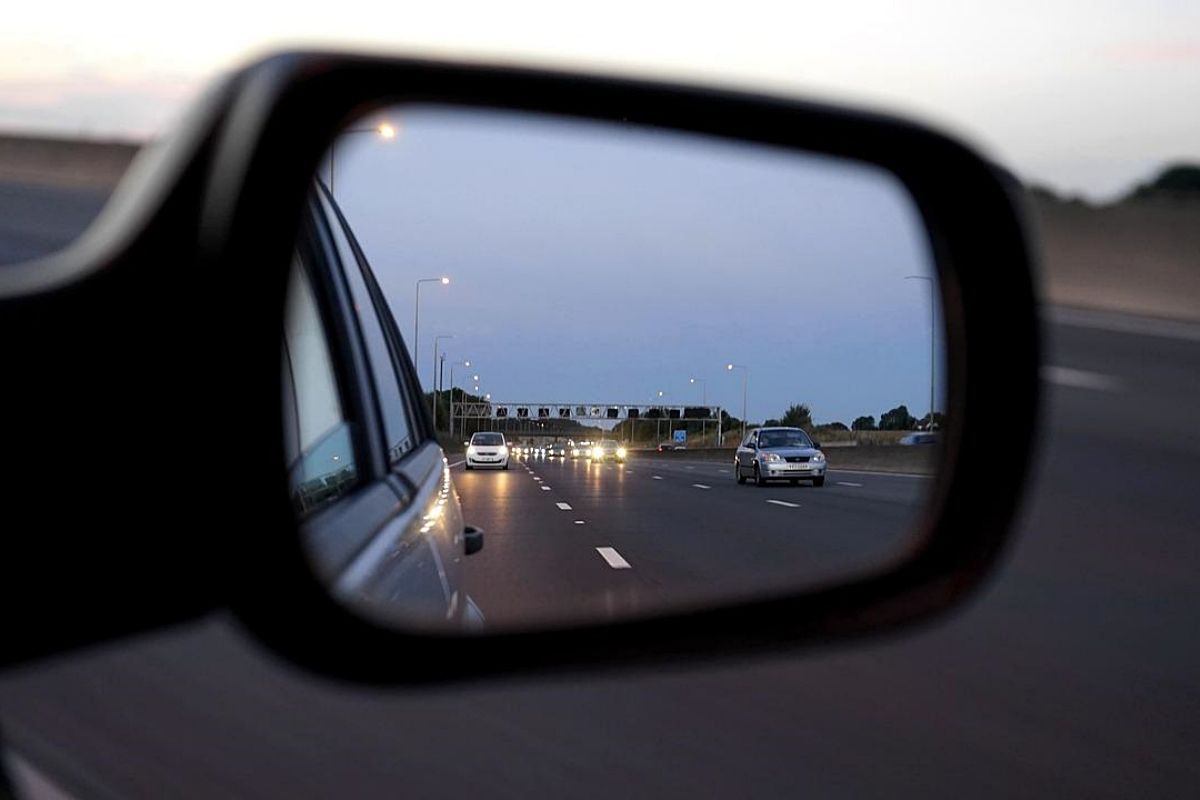 Punto ciego en tu coche: qué es y cómo evitarlo